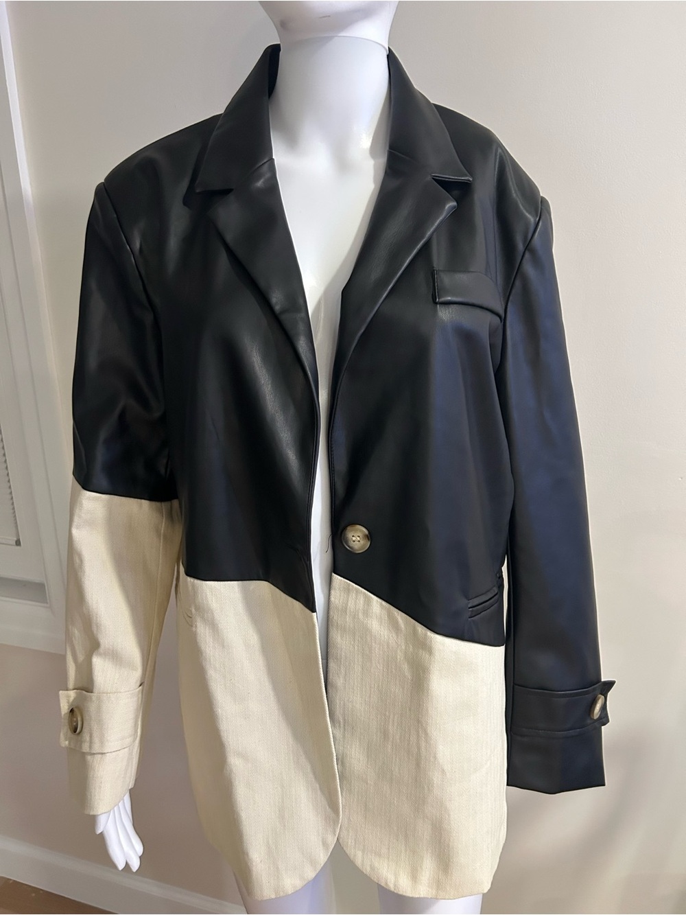 Blazer - Two tone in Black & Cream 

New With Tags